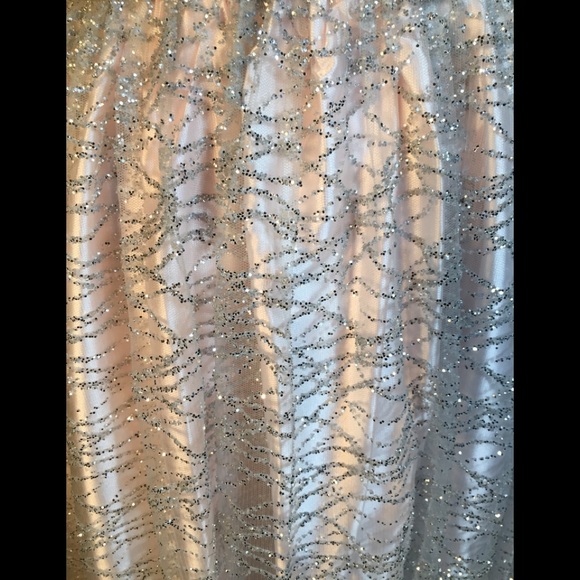 STUNNING SILVER/TULLE-PROM/ FORMAL DRESS - Picture 8 of 8